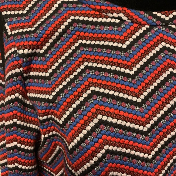 BCBGeneration! CUTE BLACK BLUE RED PATTERN TEXTURED STRETCHY LONG SLEEVE TOP - Picture 3 of 8